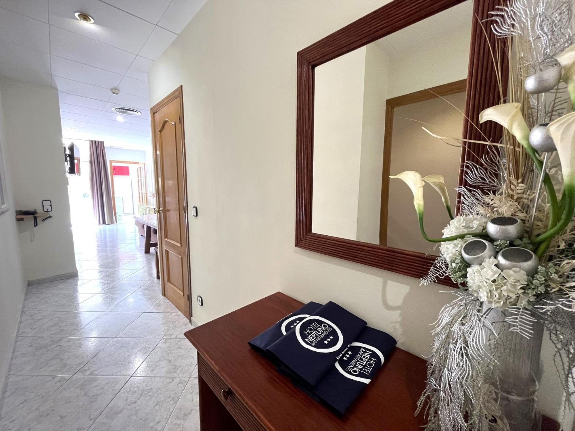 Neptuno Apartments Calella Phòng bức ảnh